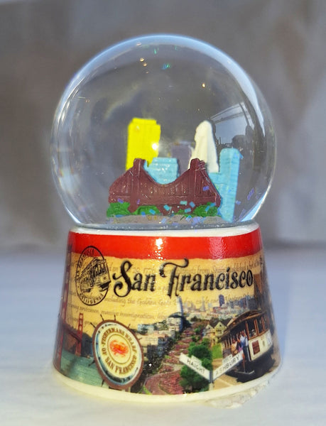San Francisco-themed snow globe with cityscape inside